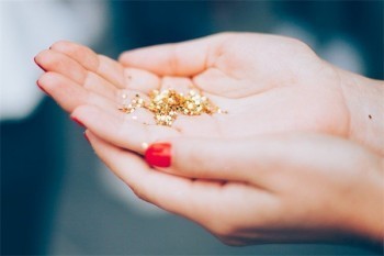 勞動(dòng)保險(xiǎn)一年要交多少錢？保障內(nèi)容是什么？