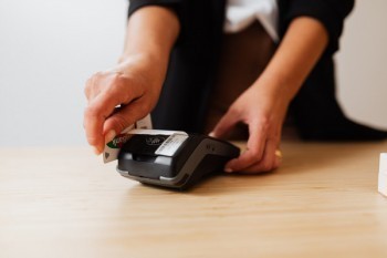 信用卡逾期還清了卡還能用嗎？能注銷嗎？