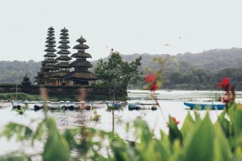 保險(xiǎn)交3年退保能退保費(fèi)的多少？怎么算的？