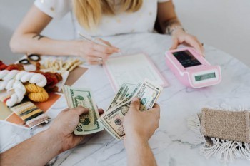 信用卡逾期記錄多久能消除？利息怎么算？