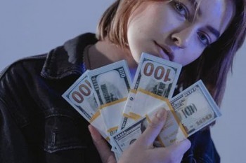 信用卡分期付款手續(xù)費(fèi)怎么算？能提前還款嗎？