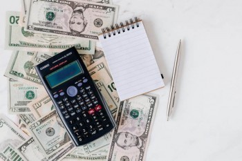 刷信用卡影響征信報告嗎？逾期多久會上征信？