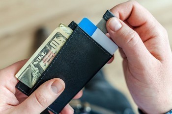 服刑人員信用卡逾期怎么辦？不還有什么后果？