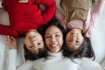 給小孩交的保險不想交了可以退保嗎？怎么退保損失最??？