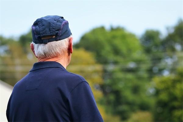 退休人員每年大病保險(xiǎn)扣多少錢？報(bào)銷比例多少？