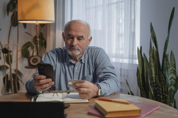 一分錢不交60歲能領(lǐng)養(yǎng)老金嗎？要滿足哪些條件？
