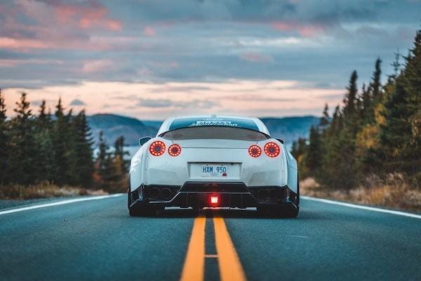 車禍輕傷一般賠多少錢？對(duì)方全責(zé)可以索賠哪些費(fèi)用？