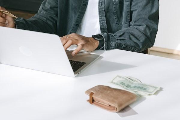 為什么銀行不建議買理財產(chǎn)品？推薦的理財保險是騙人的嗎？