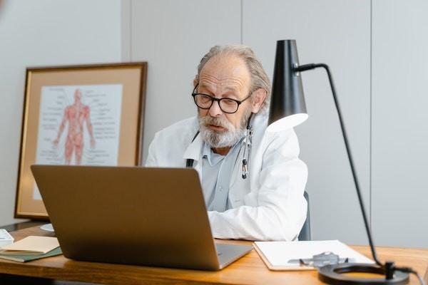 2023年目前最好的百萬醫(yī)療險排名！這些70歲也能買！