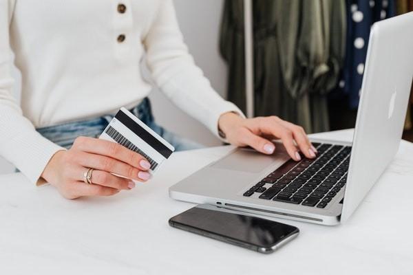 德富生命人壽理財(cái)保險萬能險靠譜嗎？適合哪些人投保？