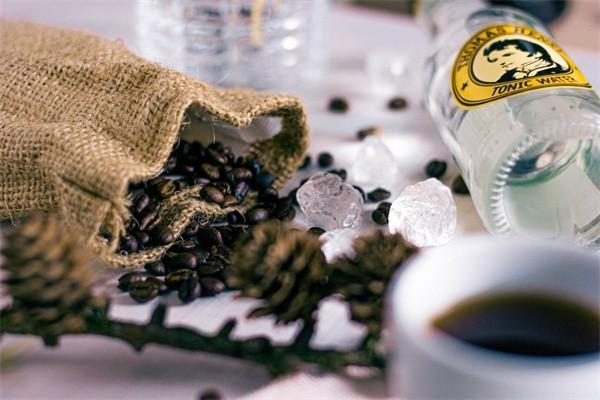 企業(yè)的商業(yè)保險險種通常包括哪些？一年多少錢？