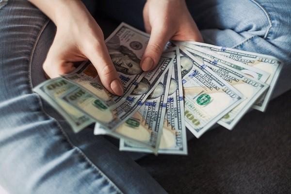 農(nóng)業(yè)信用卡逾期協(xié)商電話是多少？逾期會不會坐牢