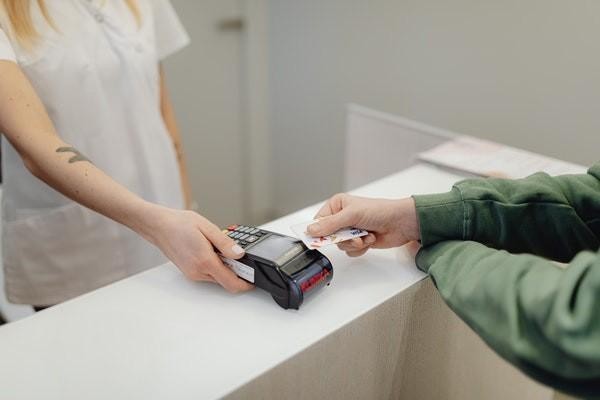 我借唄50000都逾期2年還要償還嗎？逾期50000怎么挽救