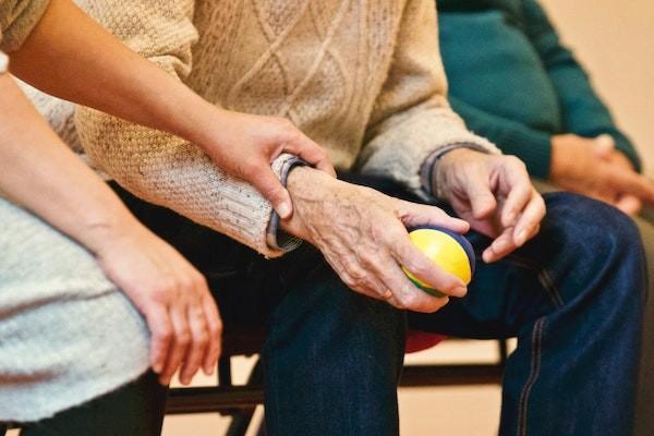 政府統(tǒng)一買的60歲以上意外險(xiǎn)可以賠償多少？怎么報(bào)？