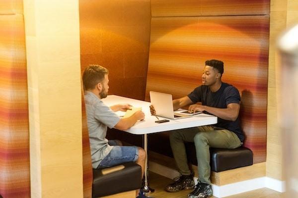 給員工買了意外險還要公司賠償嗎？給員工買意外險計入什么費用？