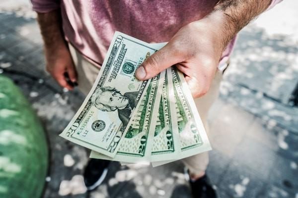 中信信用卡10萬逾期兩年利息多少？逾期兩年還會上門催收嗎