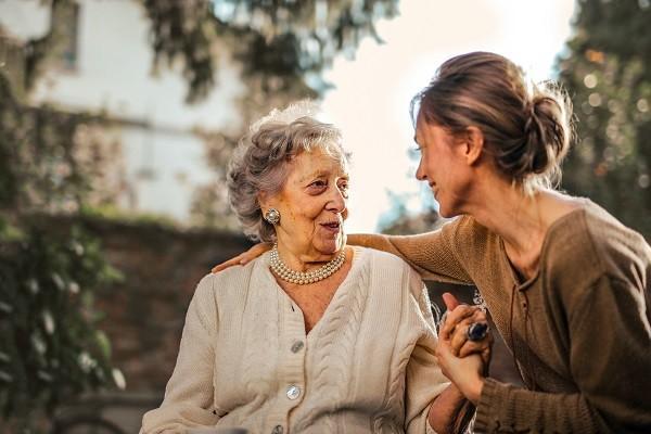 68歲老人買什么保險合適？買保險需要監(jiān)護人嗎?
