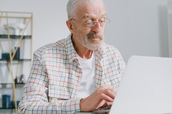 60歲以上老人意外保險(xiǎn)怎么賠償？怎么報(bào)銷？