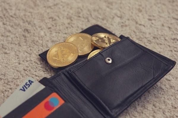 信用卡逾期被起訴如何應(yīng)對，工資卡會(huì)被凍結(jié)嗎