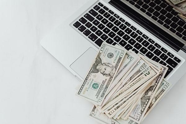 信用卡逾期催收員上門合法嗎，調(diào)整額度怎么辦啊