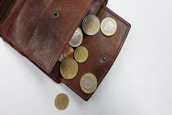 銀行逾期電話催收不接會(huì)怎樣，多久會(huì)上信用黑名單