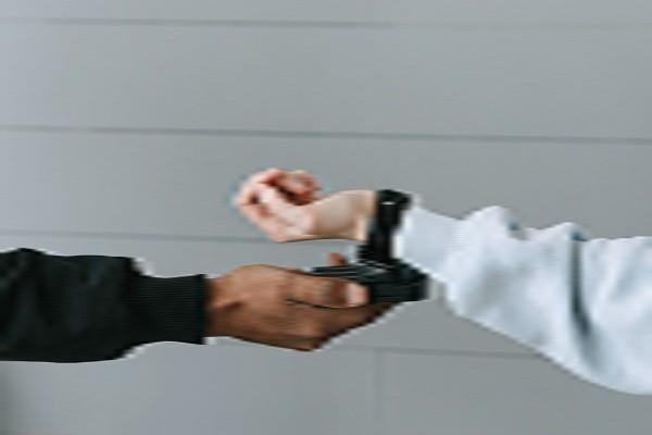 中信信用卡逾期三個月被起訴了會怎么樣，怎么辦