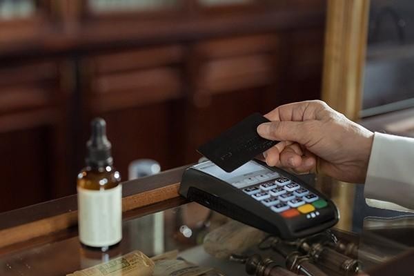 中信銀行逾期被起訴流程是什么，欠中信銀行5000塊錢被起訴會坐牢不