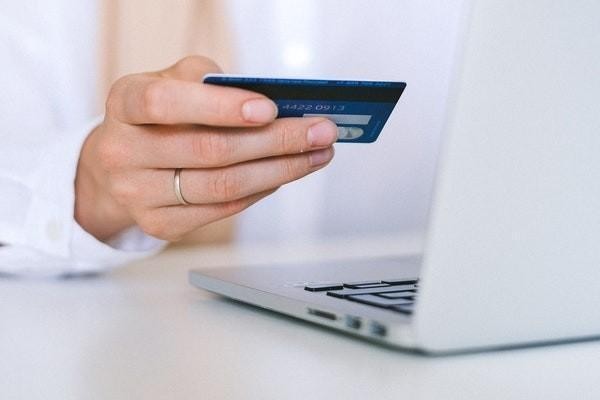 廣州銀行信用卡逾期多久上信用記錄，怎么辦