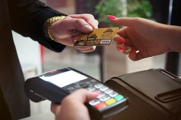 中國銀行信用卡逾期能協(xié)商分期嗎，多久會被限制高消費呢
