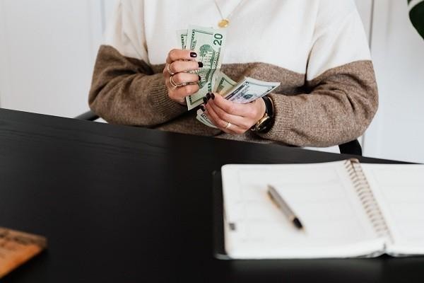 馬上金融逾期多久起訴，起訴后會坐牢嗎
