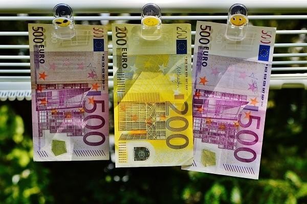 美團借錢900逾期會上門么，幾天記錄信用