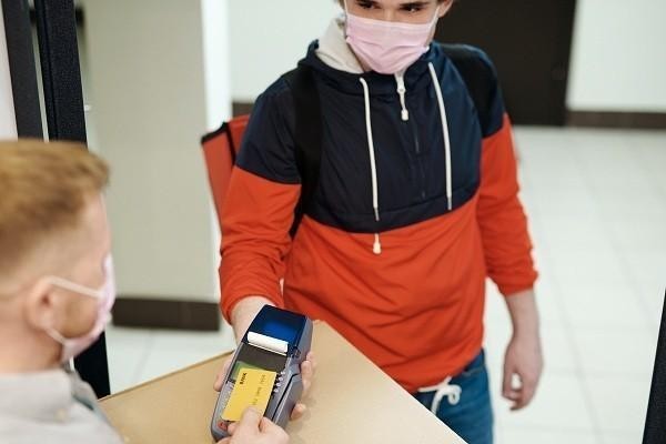 農(nóng)行信用卡逾期違約金可以協(xié)商免除嗎，協(xié)商免除要什么材料