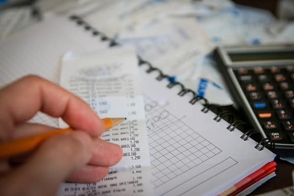 工行信用卡逾期自動扣儲蓄卡可以投訴嗎，還不上會凍結(jié)財產(chǎn)嗎