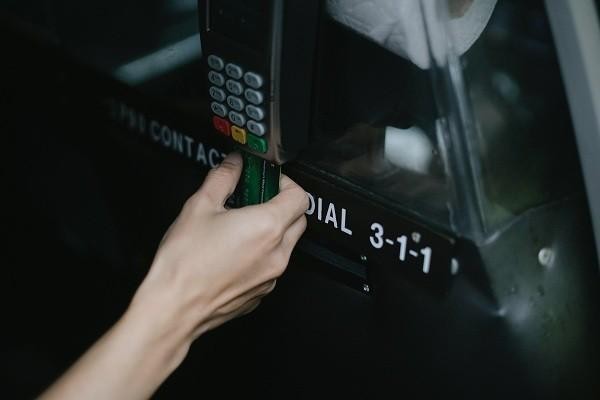 建行信用卡逾期短信說上門是真的嗎，催收上門了怎么應(yīng)對(duì)