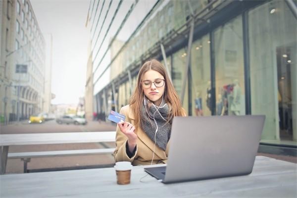 信用卡逾期兩個(gè)月就起訴嗎,逾期上信用的后果是什么