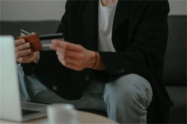 光大信用卡逾期半年該如何解決，會(huì)怎樣