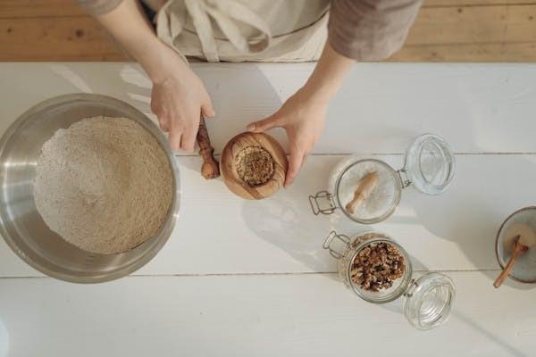 百年人壽交了一萬(wàn)能退多少？退保時(shí)如何操作？