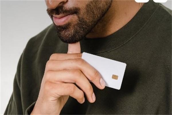 信用卡到期后不換卡會自動注銷嗎
