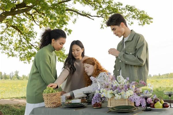 疾病保險(xiǎn)退保按多少比例退保？退保應(yīng)該注意什么？