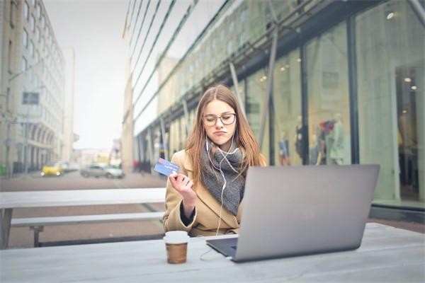 中信信用卡逾期多久會(huì)上征信？逾期4天怎么補(bǔ)救？