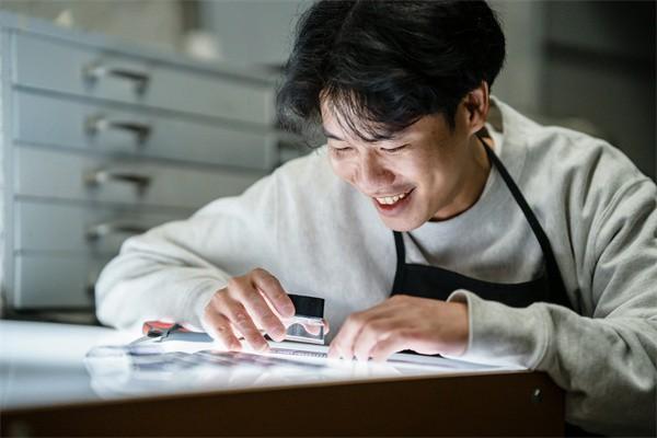 猶豫期后申請退保后錢多久到賬？猶豫期內(nèi)退保業(yè)務(wù)員生氣正常嗎？